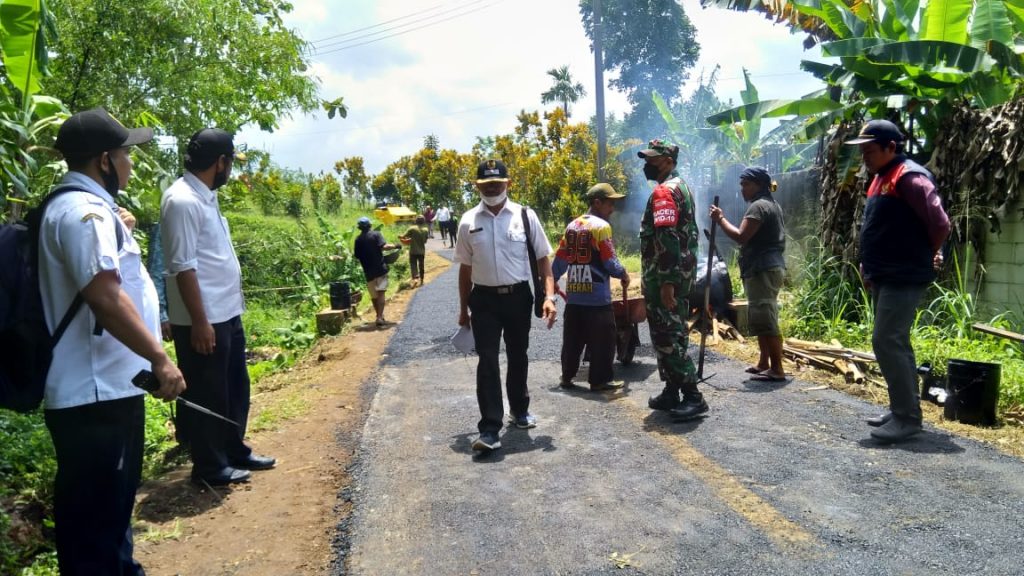 Pemdes Cibalung Tuntaskan Pembangunan Jalan Penghubung Ketiga Kampung