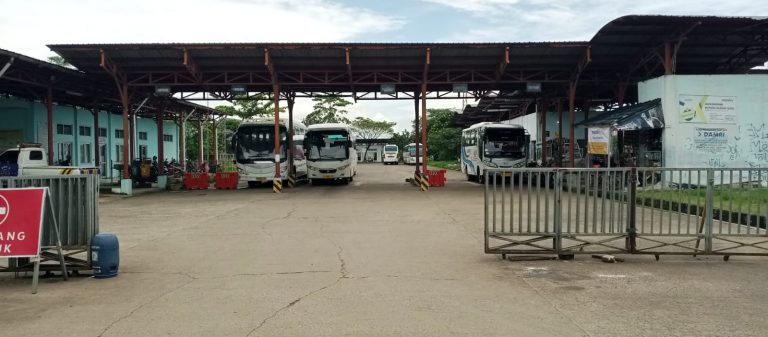 Terminal Leuwiliang Sepi Pemudik
