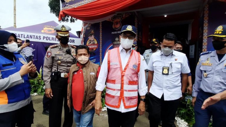 Kunjungan Menhub ke Posko Ketupat Gadog, Turut Disambut GM Witel Bogor