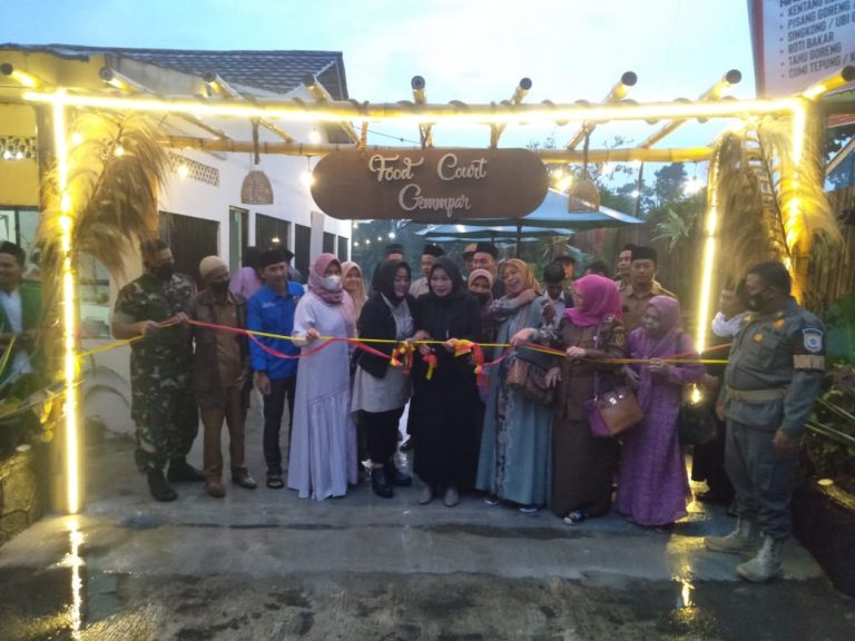 Hidupkan Ekonomi Masyarakat, Desa Gunung Menyan Bikin Food Court Gempar di Jalur Wisata