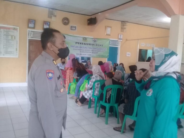 BLT di Nanggung Dibarengi Suntik Vaksin