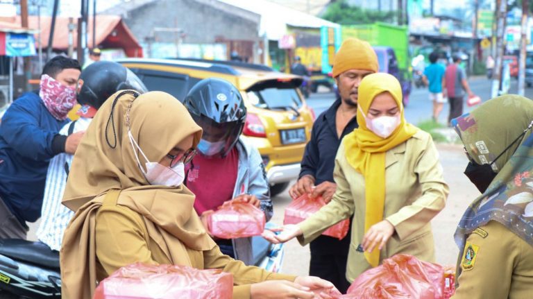 RSUD Cileungsi Bagikan Ratusan Takjil