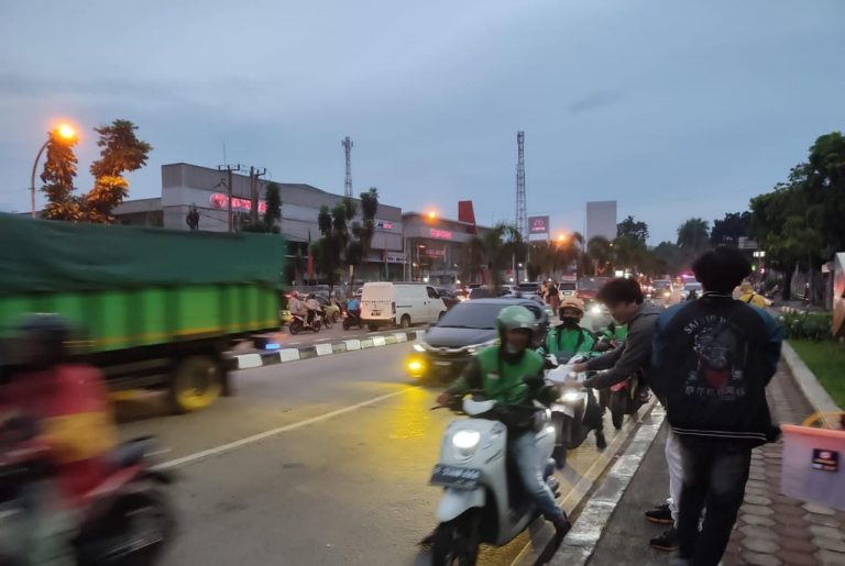 Edisi Ramadhan Buka Bersama dan KPI Eternal Twenty One Berbagi