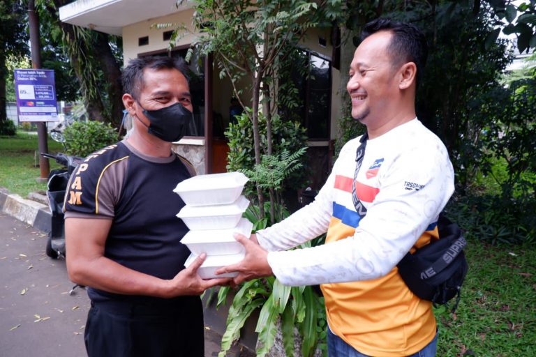 Komunitas Gorengan Berbagi dan Buka Bersama