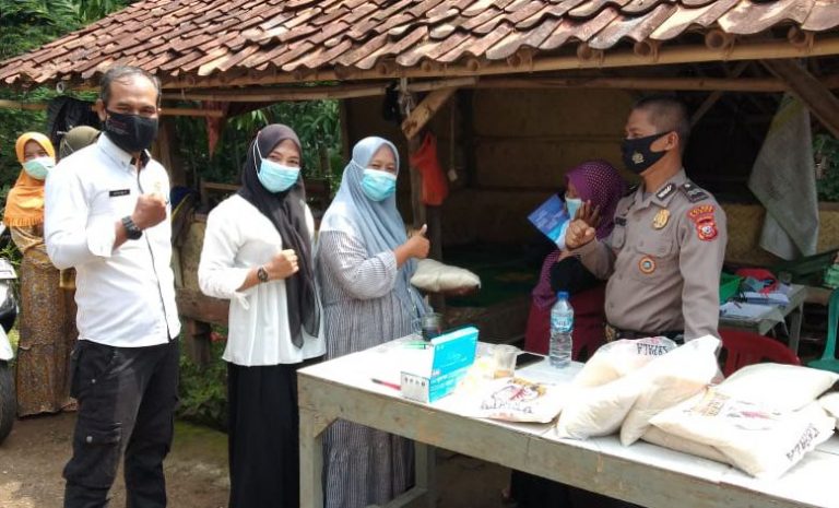 Meski Pandemi, Desa  Sukagalih Tetap Buka Pelayanan Ibu dan Anak di Posyandu