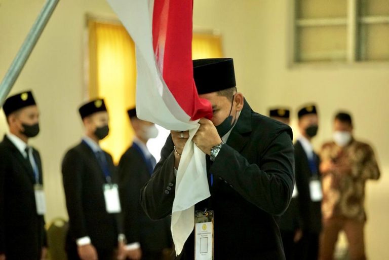 Cium Merah Putih, Peserta Magang ke Jepang Kementan Menangis