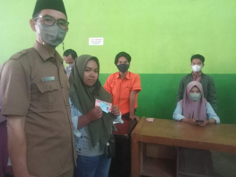 Ribuan Warga Cigudeg Terima BLT Minyak Goreng
