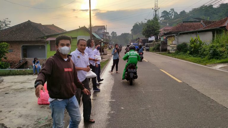 Peduli Terhadap yang Berpuasa, PWI Sekretariat Wilayah II Bagikan Takjil
