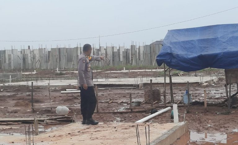Dua Pekerja Perumahan Podomoro Tewas Disambar Petir