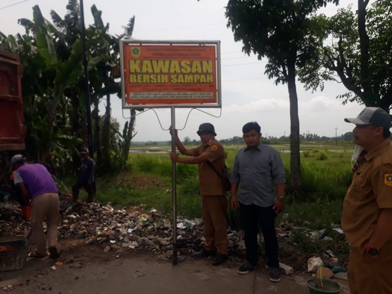 Bangkitkan Kesadaran Warga, UPT Sampah Jonggol Pasang Plang
