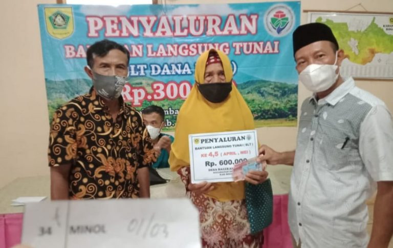 Pemdes Balekambang Salurkan BLT-DD Triwulan II