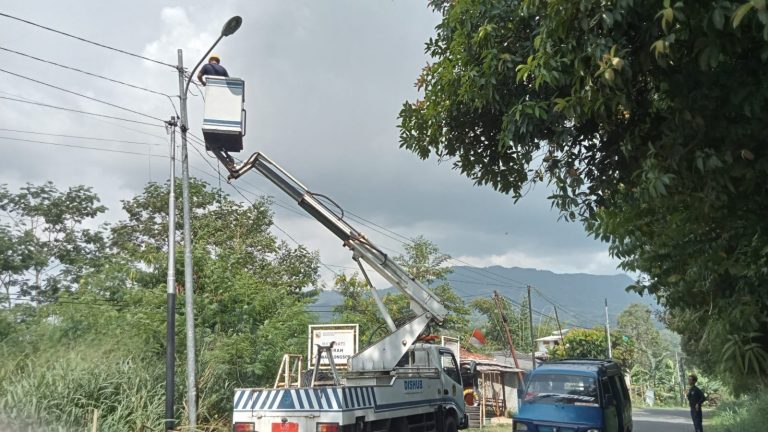 UPT Perhubungan Respon Cepat Perbaiki PJU di Jalan Ace Tabrani