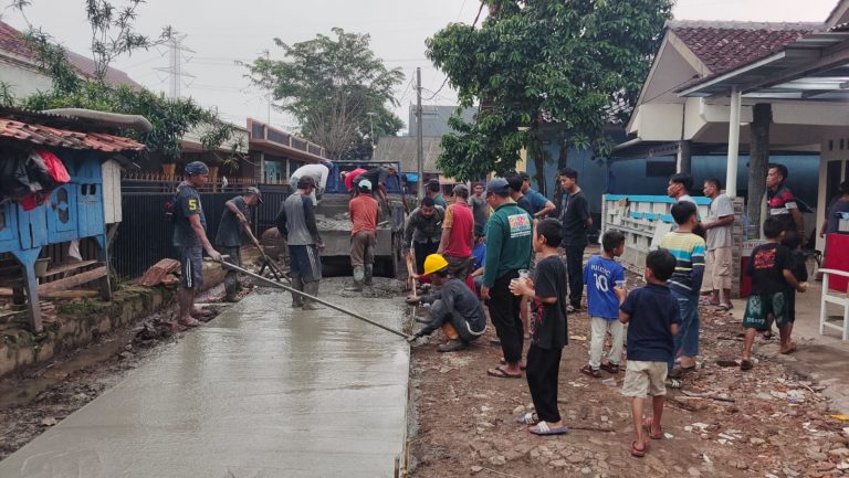 Warga Desa Limusnunggal Berterimakasih Jalan Dibeton