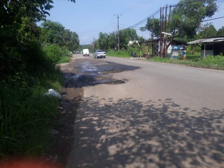 Terabaikan, Jalan Cikeas-Bojongnangka Rusak Parah