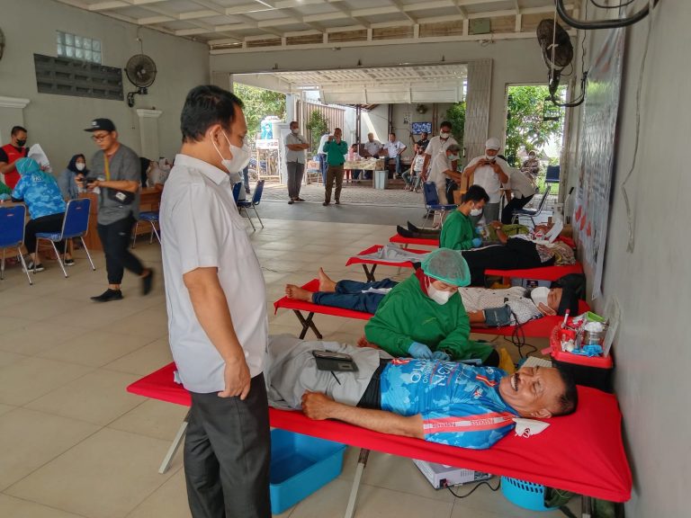 Pemdes dan Katar Ciangsana Gelar Donor Darah 
