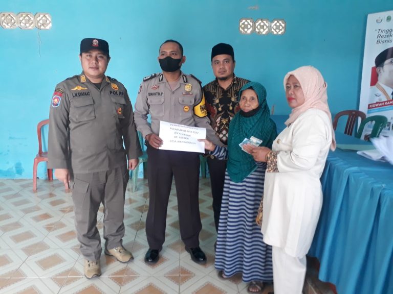 112 Warga Desa Weninggalih Terima BLT DD