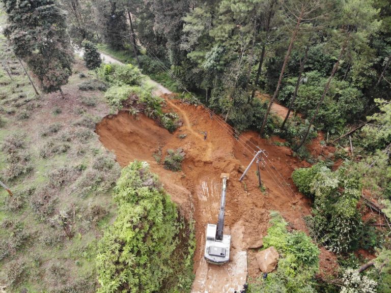 Tertutup Longsor, Operasional Damri Terhenti