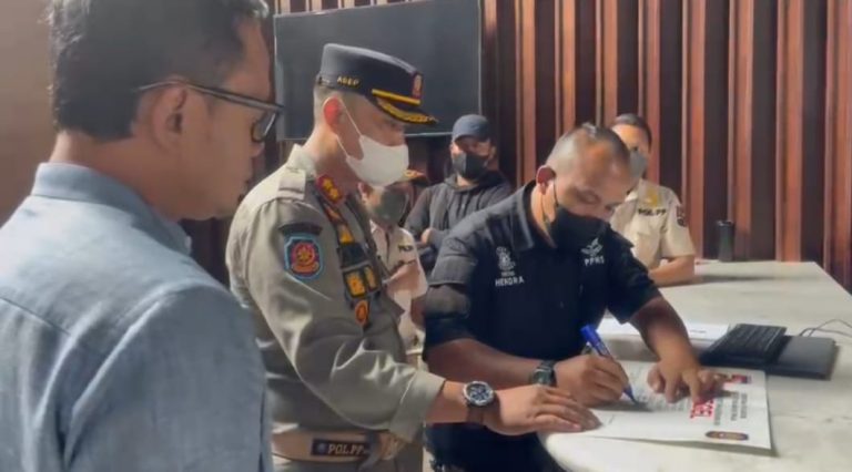 Desak Eks Holywings Ditutup Permanen