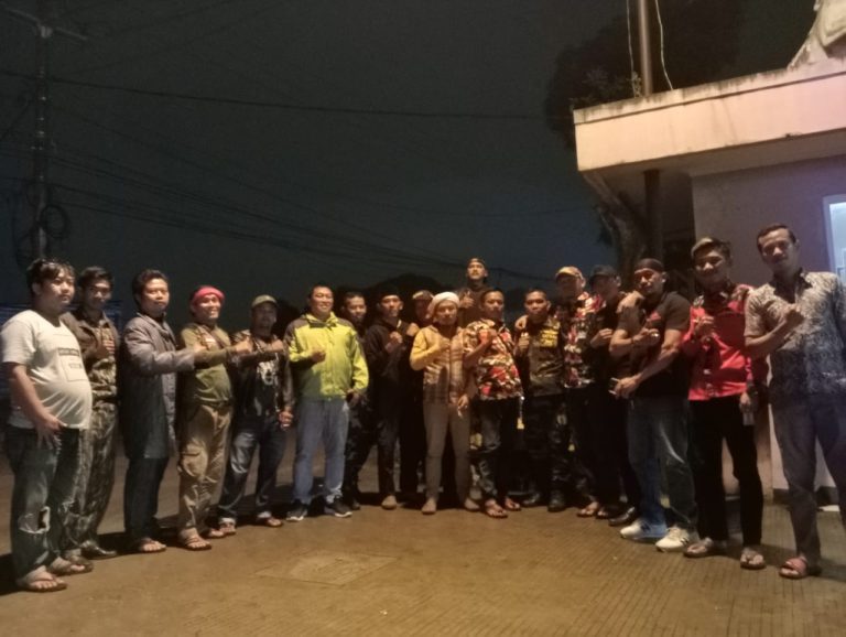 Elemen Masyarakat Bersatu, Kendaraan Pengangkut Material Proyek Bendungan Dicegat
