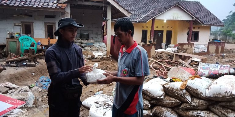 IOH Salurkan Bantuan untuk Warga Terdampak Banjir Bandang di Purasari Leuwiliang Bogor