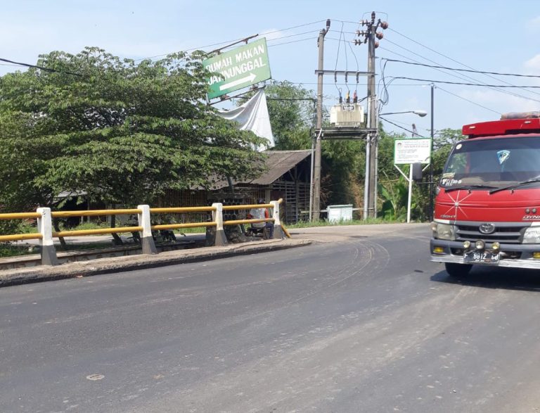 Pemeliharaan Berkala Jalur Provinsi Jonggol Sudah Bergelombang dan Mengelupas