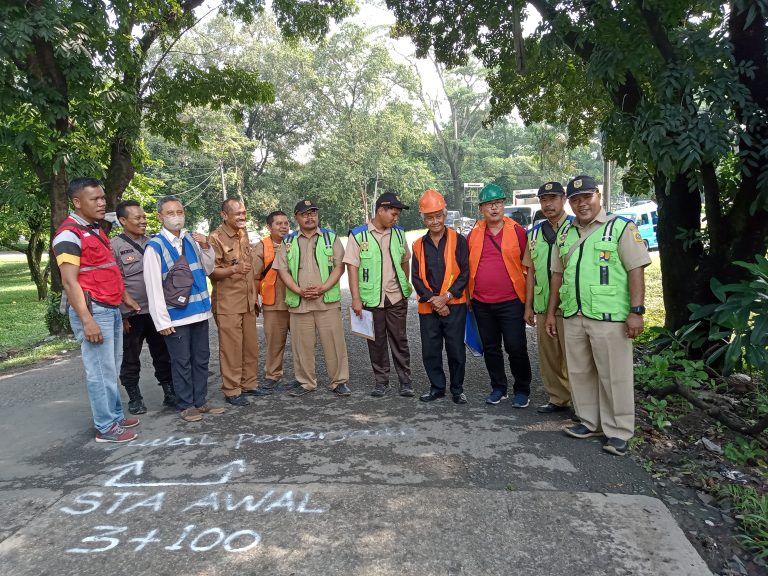 Sekian Lama Menunggu, Akhirnya Jalan Karanggan-Gunung Putri Diperbaiki 