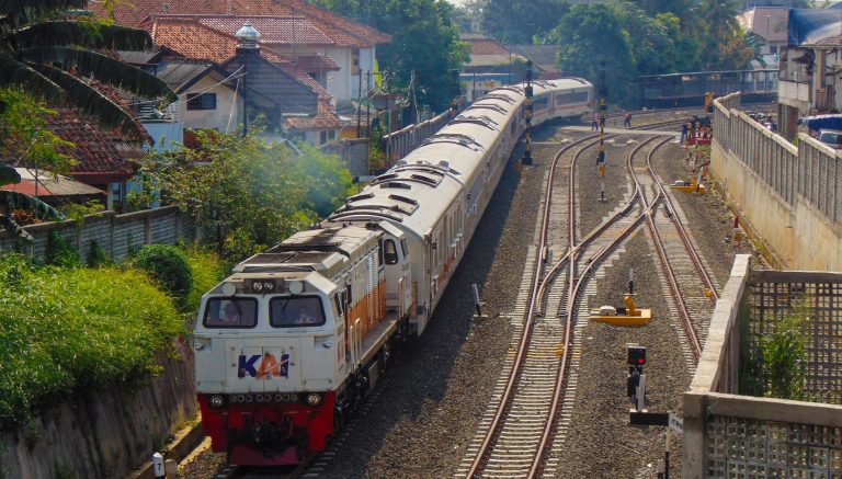Perjalanan KA Pangrango Dibatalkan Akibat Longsor di Parungkuda