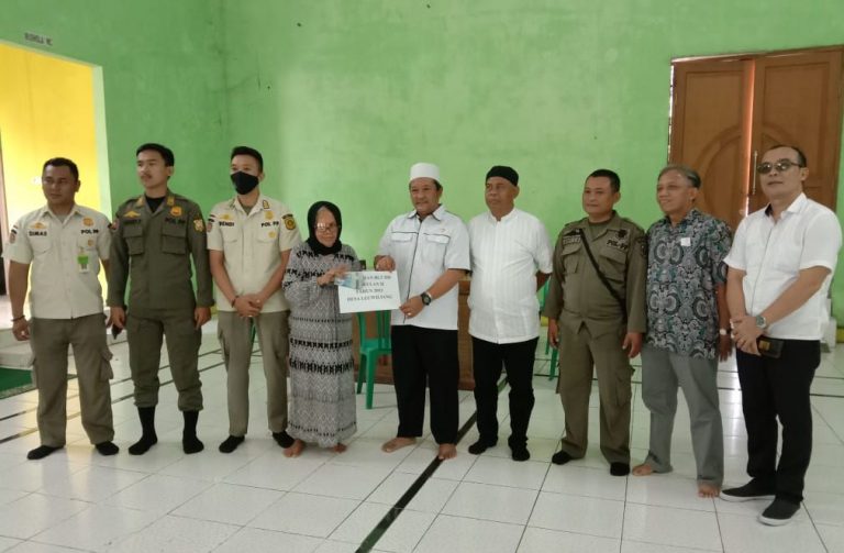 BLT-DD Desa Leuwiliang Diberikan ke Penyandang Disabilitas dan Jompo