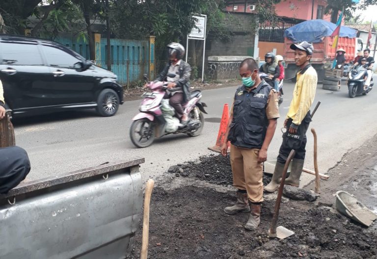 UPTD PUPR Provinsi Jabar Sentuh Ruas Jalan Cileungsi – Cibeet