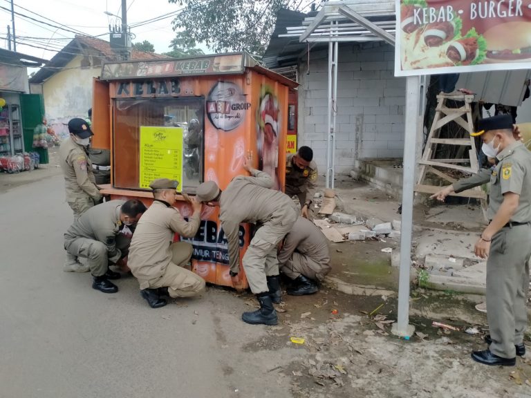 Satpol PP Bongkar Bangunan Liar di Kemang dan Parakan Jaya
