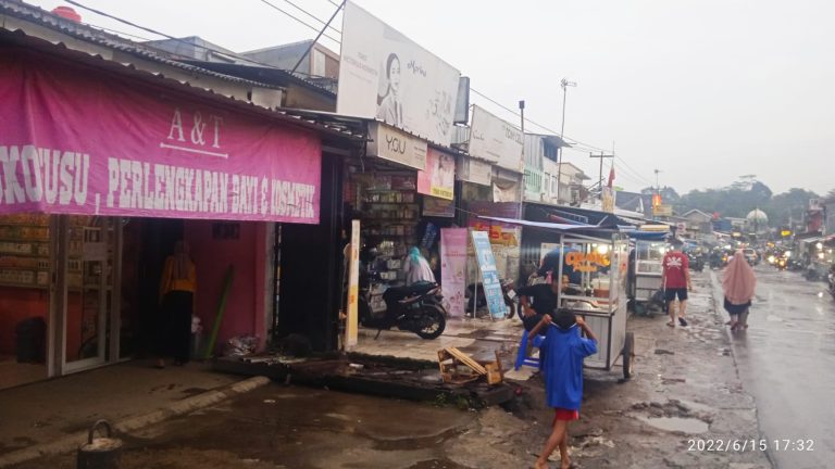 Keluhan Warga Didengar, Jalan Cikereteg Akhirnya Diperbaiki