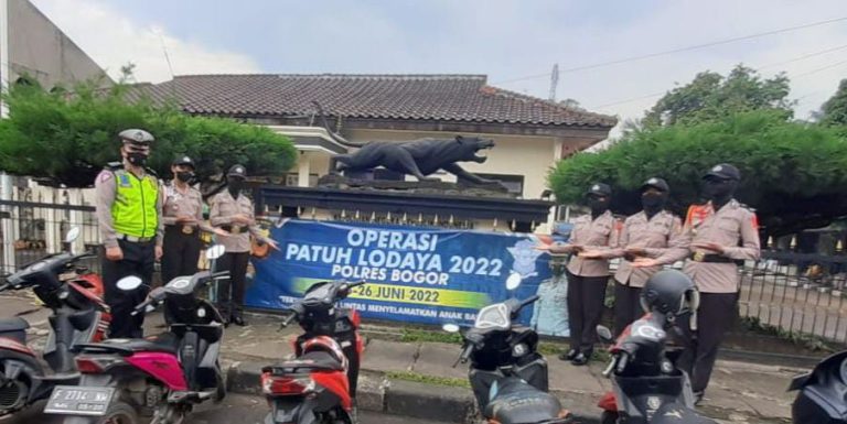 Polsek Citeureup Tertibkan Pengendara yang Melawan Arus