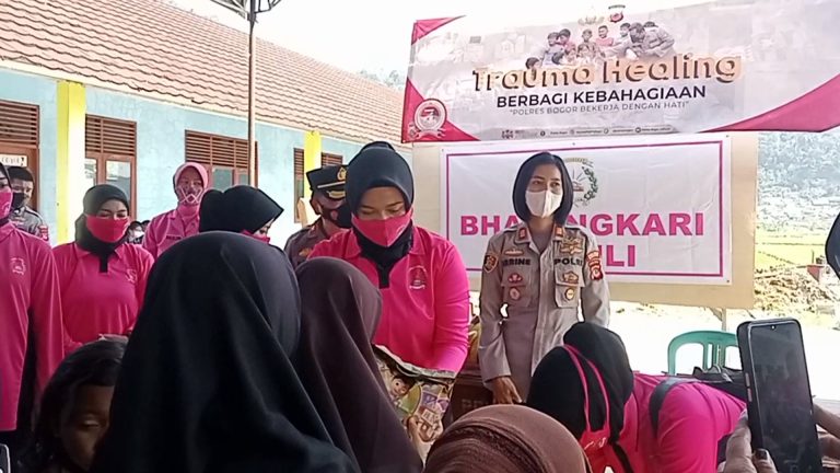 Polsek Leuwiliang dan Bhayangkari Polres Pulihkan Kepercayaan Diri