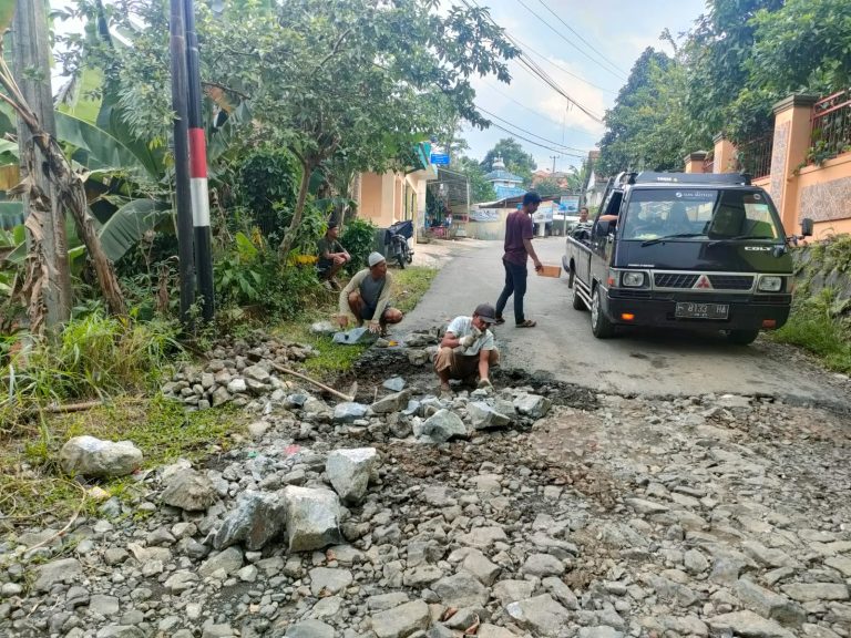 Sudah Keluar SPMK, Perbaikan Jalan Curug Bitung-Nirmala tak Kunjung Dikerjakan