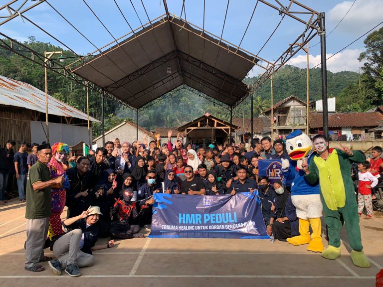 HMR yang Dipimpin Ibnu Sakti Mubarok Hibur Anak dengan Hadirkan Badut