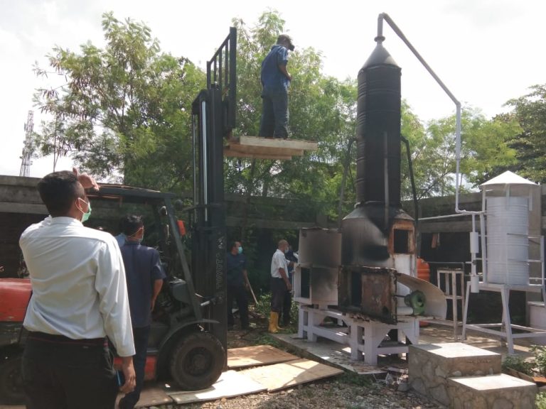 Lepas PPLH Line, DLH Kabupaten Bogor Bongkar Tungku Pembakaran Limbah Ilegal di Gunung Putri 