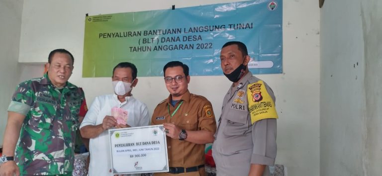 Pemdes Sanja Bagikan BLT-DD Usai Idul Adha