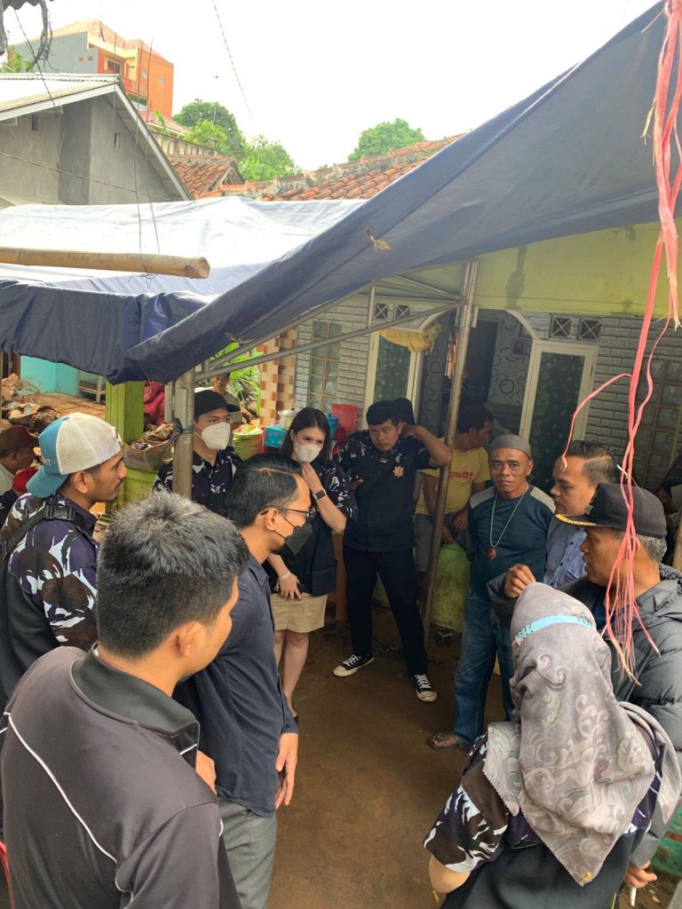 AMPI Salurkan Bantuan Korban Longsor Curug