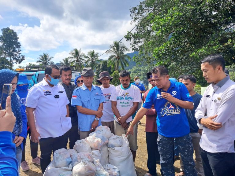 Hadir Saat Dibutuhkan Warga, Demokrat Salurkan Bantuan