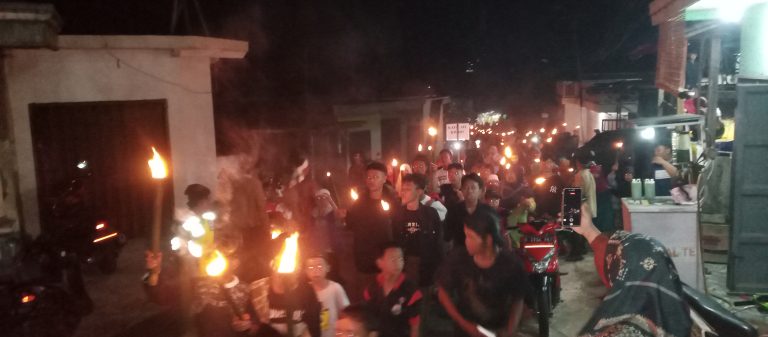 Semarak 1 Muharam, Ribuan Warga Pawai Obor