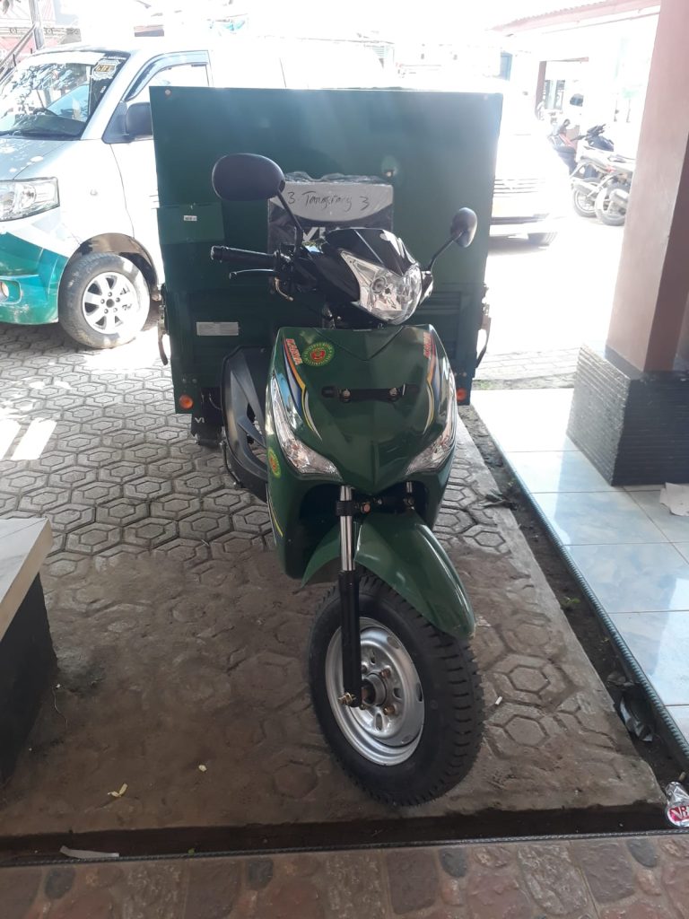 Desa Sukanegara Dapat Bantuan Sepeda Motor dari Elly Yasin