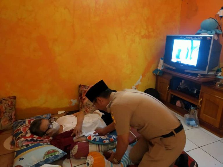 Desa Citaringgul Door to Door Bagikan BLT-DD