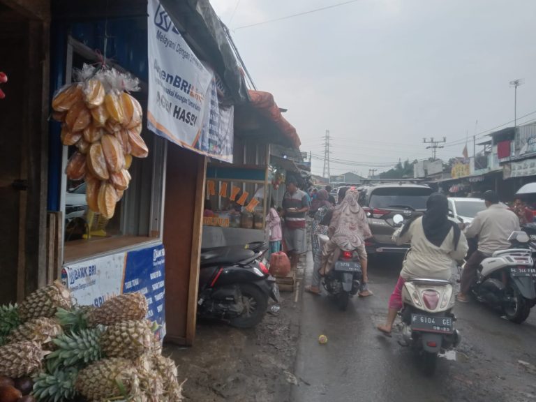 Tunggu Surat Pelimpahan DPUPR, Satpol PP Bakal Bongkar Bangli di Irigasi Cikereteg 