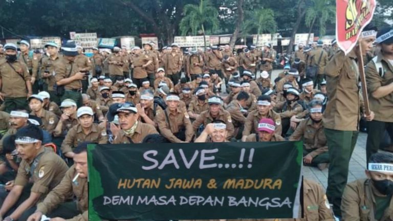 SELAMATKAN HUTAN JAWA, SERIKAT PERHUTANI BERSATU DAN PEGIAT LINGKUNGAN GUGAT KEBIJAKAN KHDPK MENTERI LHK KE PTUN