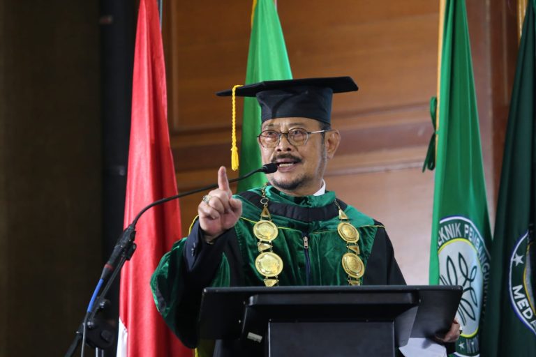 Hadiri Wisuda Nasional Politeknik Kementan, Mentan Ajak Millenial Gunakan Teknologi