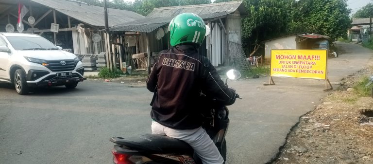 Ada Proyek Peningkatan, Jalan Raya Kalongliud Ditutup