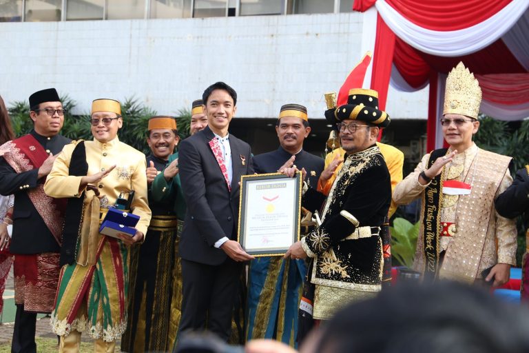 Kado Spesial HUT Kemerdekaan RI ke – 77, Mentan Terima Penghargaan Rekor Dunia MURI