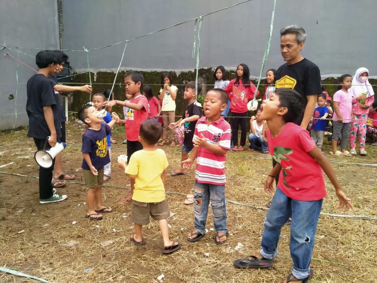 Pupuk Kecintaan Tanah Air Sejak Dini, Warga Kavling Sukarapih Gelar Pentas Seni di Momen HUT RI