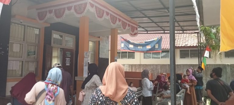 Pemohon Membeludak, UPT Dukcapil Bekerja Ekstra