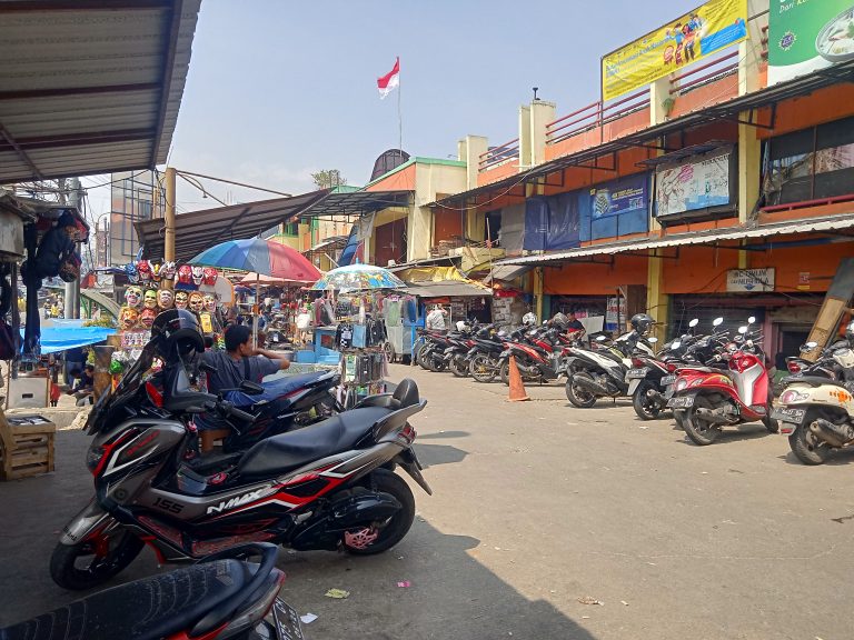 Pengunjung Ngeluh, Harga Parkir Pasar Ciawi Saingi Mall